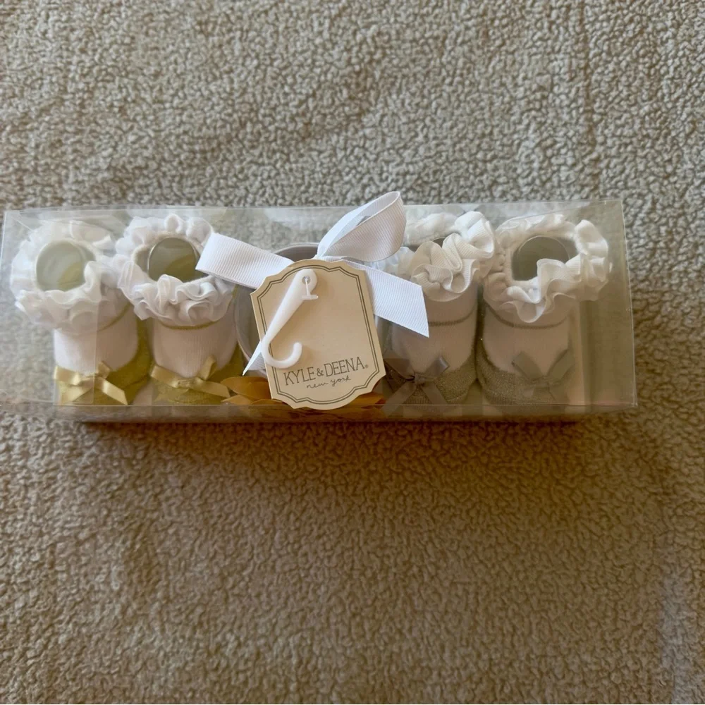 NWT Baby Girl Gift Set Socks & Floral Headband 0–12M Kyle & Deena